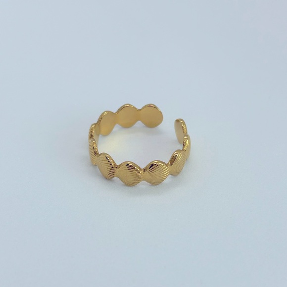 Seashell Linked Gold Plated Ring - Picture 1 of 7